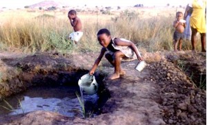 african-child-collecting-water