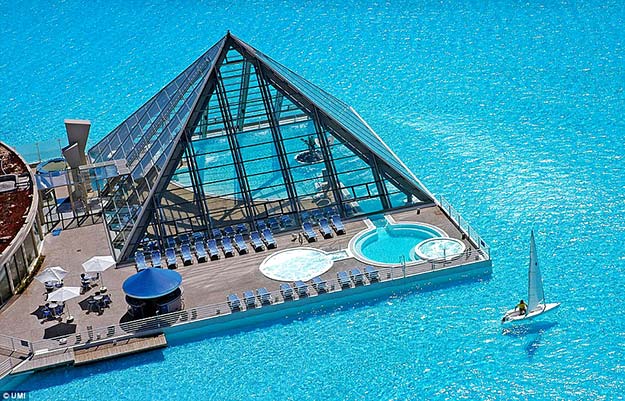Worlds-largest-pool