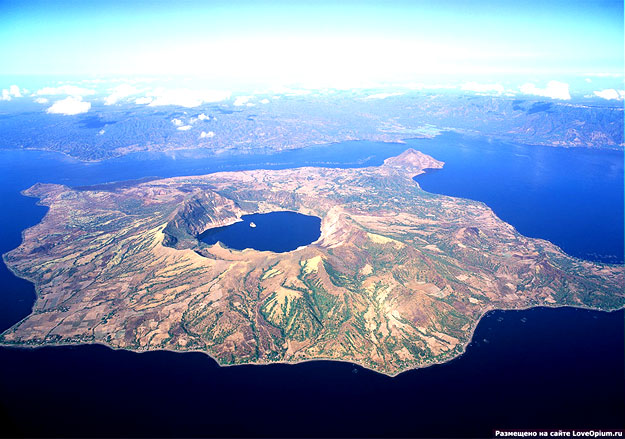 Кратерное озеро на вулкане Таал, Филиппины