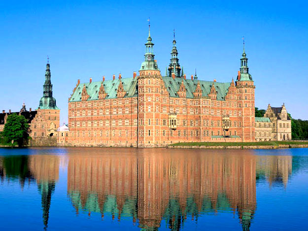 Дворец Фредериксборг, Дания.