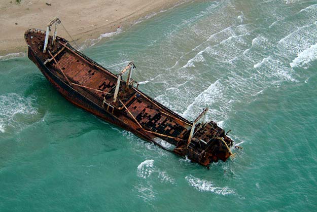 shipwreck-italy