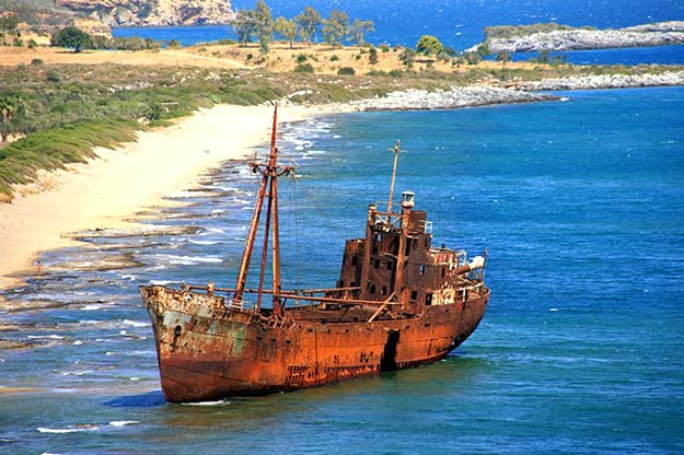 shipwreck-yithio-town-lakonia-peloponissos